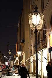 neu seit 2010: festliche Weihnachtsbeleuchtung in der Maximilianstr (Foto. Marikka-Laila Maisel, shops-muenchen.de)