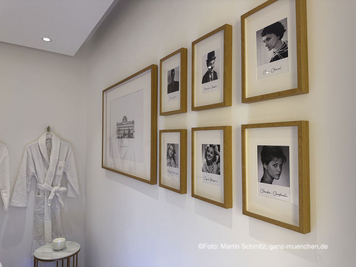 Historisches Erbe an der Wall of Heritage im La Maison Valmont M&uuml;nchen (&copy;Foto: Martin Schmitz)