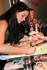 Erotik Star Leonie gab Autogramme (Foto: MartiN Schmitz)