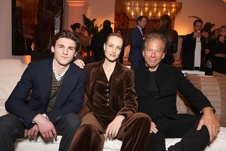  Fritz Un&uuml;tzer Jr., Marlies Pia Pfeifhofer und RH CEO Gary Friedman bei der Er&ouml;ffnungsfeier von RH The Gallery Store am 28.11.2023 in M&uuml;nchen in der Hofstatt, Sendlinger Stra&szlig;e 08 (@Foto: Gerald Matzka/Getty Images f&uuml;r RH)  