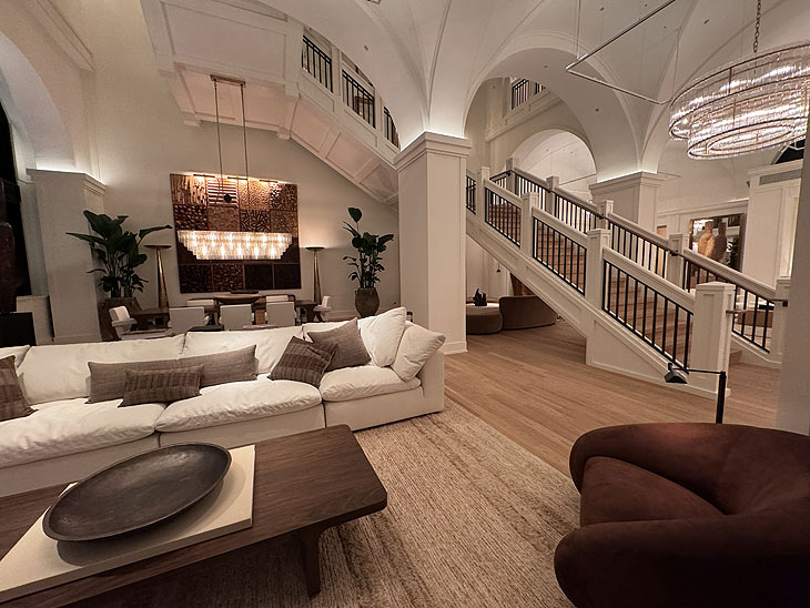 RH The Gallery Store er&ouml;ffnete am 30.11.2023 in M&uuml;nchen in der Hofstatt, Sendlinger Stra&szlig;e 08 (@Foto: Martin Schmitz)