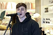 British singer Tom Gregory  beim Pre-opening des neuen DEPOT Flagship Store am 14.02.2019 (©Photo: Isa Foltin/Getty Images für DEPOT)