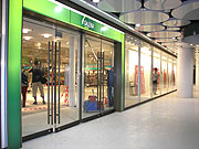 Einer der beiden neuen Eingänge in der sogenannten C-Passage des Stachus Einkaufszentrum (Foto: MartiN Schmitz)