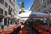 Die neue Terrasse in der Theatinerstraße (Foto: Martin Schmitz)