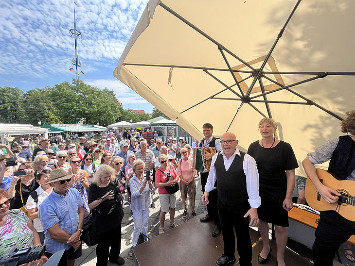 Couplet AG auf dem Brunnenfest 2022 auf dem Viktualienmarkt am 05. August 2022 (©foto: Martin Schmitz)