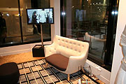 Lounges zum Relaxen gibts auf beiden Ebenen (Foto: MartiN Schmitz)