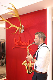 Eröffnung mit Saxophon: Mothwurf Store München (©Foto: Martin Schmitz)