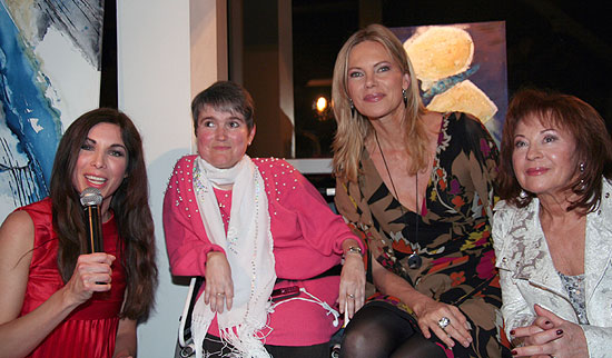 (von links:) Moderatorin Alexandra Polzin, Netzwerk Bürochefin Ute Strittmatter, Schirmherrin Nina Ruge, Malerin Heidi Winkler (Foto: Martin Schmitz)