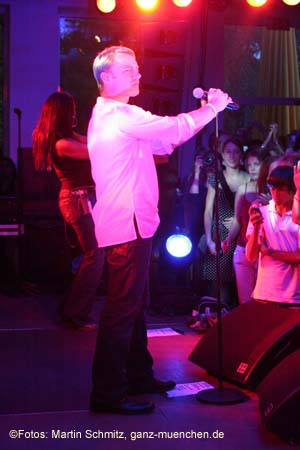 050628ronan_keating60