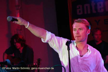 050628ronan_keating89