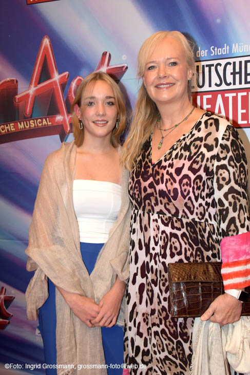 241010ig-sisteract-pr025