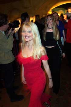 Agnetha Darstellerin Isobel Davies bei der Premierenparty