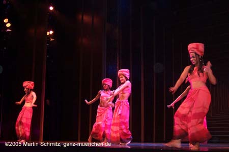 051122aida_premiere27