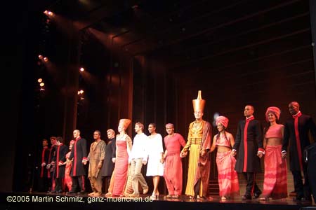 051122aida_premiere29