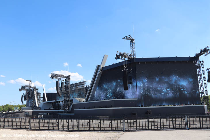 Gigantisch ist die Open-Air Bühne für das Andreas Gabalier Konzert am 06.08.2022 (©Foto:Marikka-Laila Maisel)