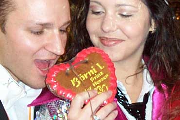 dt_fasching_q50a_herzbeiss