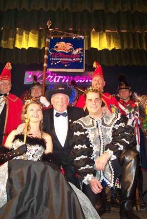 Fasching 2004: Inthronisation des Würmesia Prinzenpaares. Willi Heide und das frischgekrönte Würmesia Prinzenpaar 2004 04wuermesia_a_0019paar