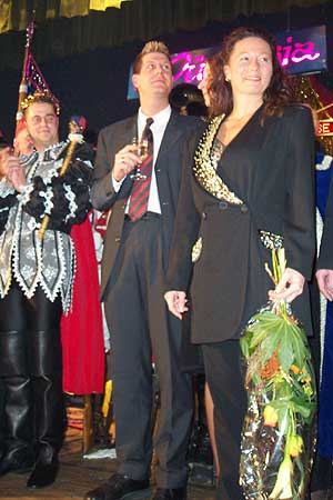 Fasching 2004: Inthronisation des Würmesia Prinzenpaares. Das Prinzenpaar des Moosacher FC 2004 zu Gast  04wuermesia_a_0030moosach