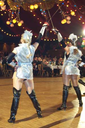 Fasching 2004: Inthronisation des Würmesia Prinzepaares und Tanz der Faschingsgarde 04wuermesia_a_0070garde