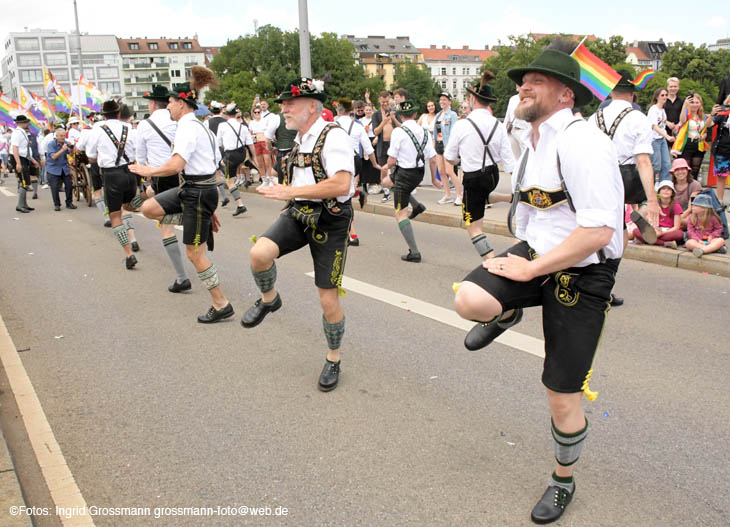 CSD M&uuml;nchen 2024 Parade auf der Reichenbachbr&uuml;cke (&copy;Foto: Imngrid Grossmann)
