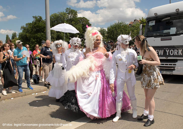 CSD M&uuml;nchen 2024 Parade auf der Reichenbachbr&uuml;cke (&copy;Foto: Ingrid Grossmann)