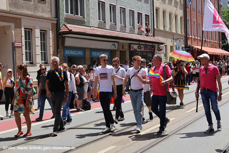 CSD M&uuml;nchen 2024 Parade in der Fraunhoferstra&szlig;e (&copy;Foto: Martin Schmitz) 