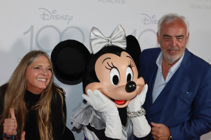 Nicole Bestler-Boettcher und Hans-Reiner Schroeder -Impressionen Red Carpet "Disney 100- Die Ausstellung" am 17.04.2023 / 230417disney100-042 ©Foto: Martin Schmitz