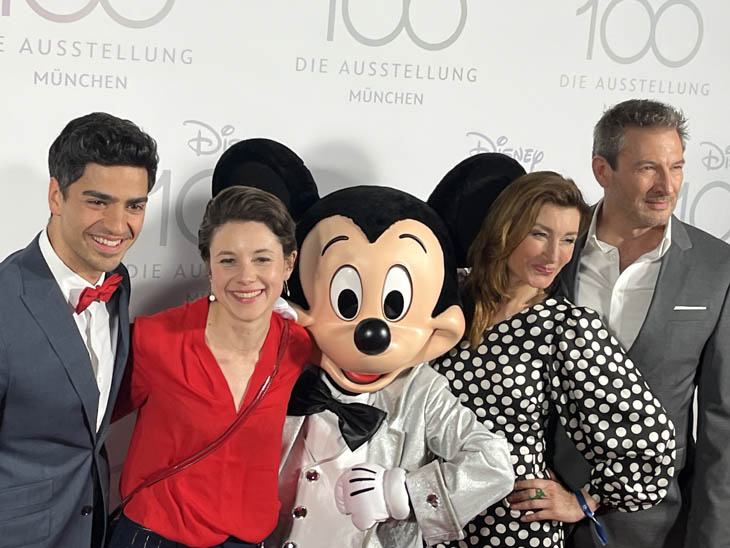 Marcel Zuschlag, Dorothee Neff, Daniela Kiefer, Dieter Bach Impressionen Red Carpet "Disney 100- Die Ausstellung" am 17.04.2023 / 230417disney100-076 ©Foto: Martin Schmitz 