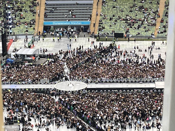 Impressionen The Weeknd @ Olympiastadion München 2023 / Blick aus dem Riesenrad ins Stadion vor Beginn der Show 230804weeknd-oly006 ©Foto: Martin Schmitz 