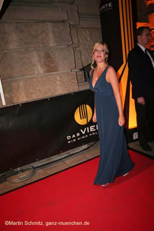 060929a_tori_spelling07