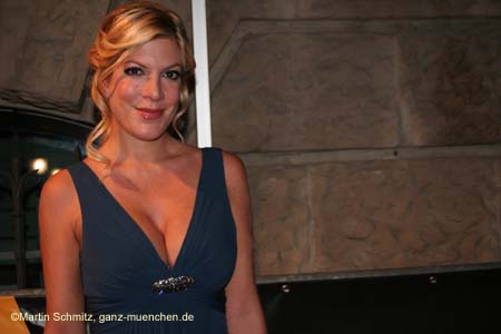 060929a_tori_spelling13