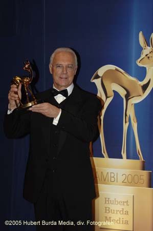 HBgZ8t9C_beckenbauer