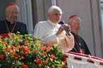 060910nt_papst_balkon06