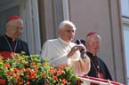 060910nt_papst_balkon07
