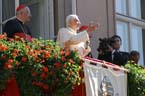 060910nt_papst_balkon08