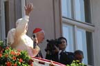 060910nt_papst_balkon09