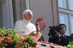 060910nt_papst_balkon10