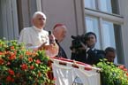 060910nt_papst_balkon12