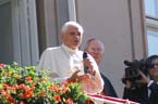 060910nt_papst_balkon13