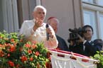 060910nt_papst_balkon14