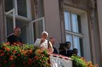 060910nt_papst_balkon17