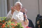 060910nt_papst_balkon22