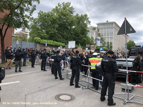 "Silent Protest" am 06-06-2020 auf dem Münchner Königsplatz 200606silent_protest004.jpg