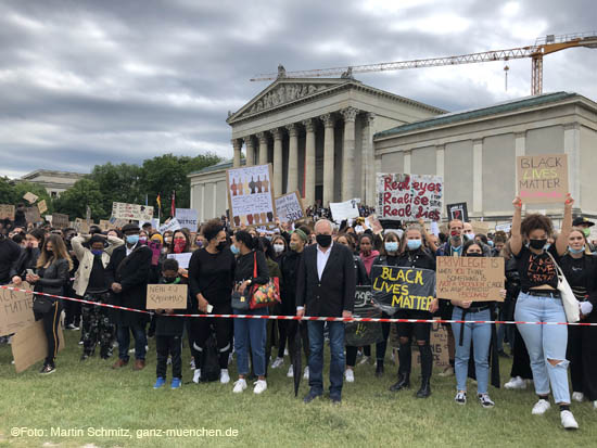 "Silent Protest" am 06-06-2020 auf dem Münchner Königsplatz 200606silent_protest018.jpg