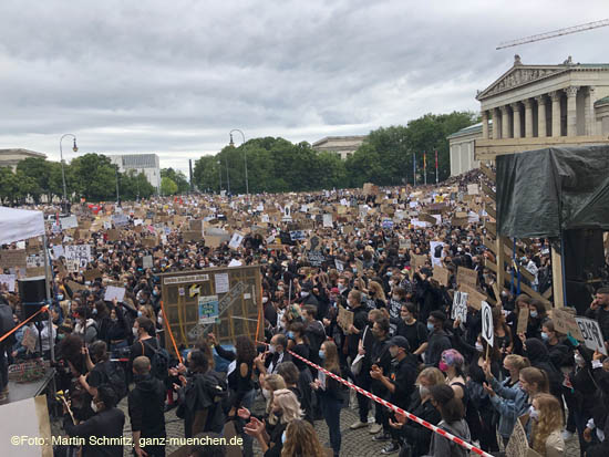 "Silent Protest" am 06-06-2020 auf dem Münchner Königsplatz 200606silent_protest054.jpg