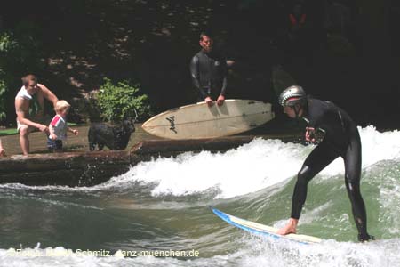 060612eisbal_riversurf04