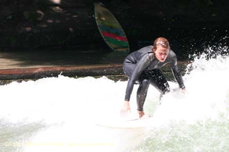 060612eisbal_riversurf07