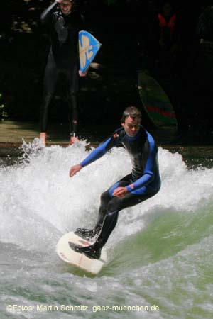 060612eisbal_riversurf10