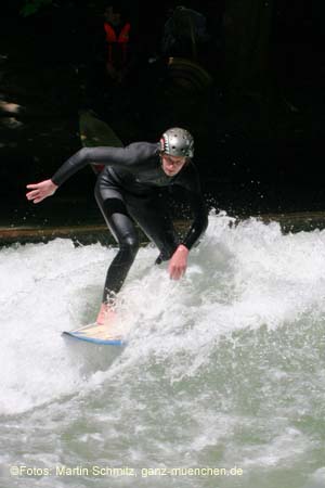 060612eisbal_riversurf12