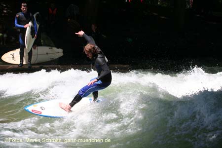 060612eisbal_riversurf16